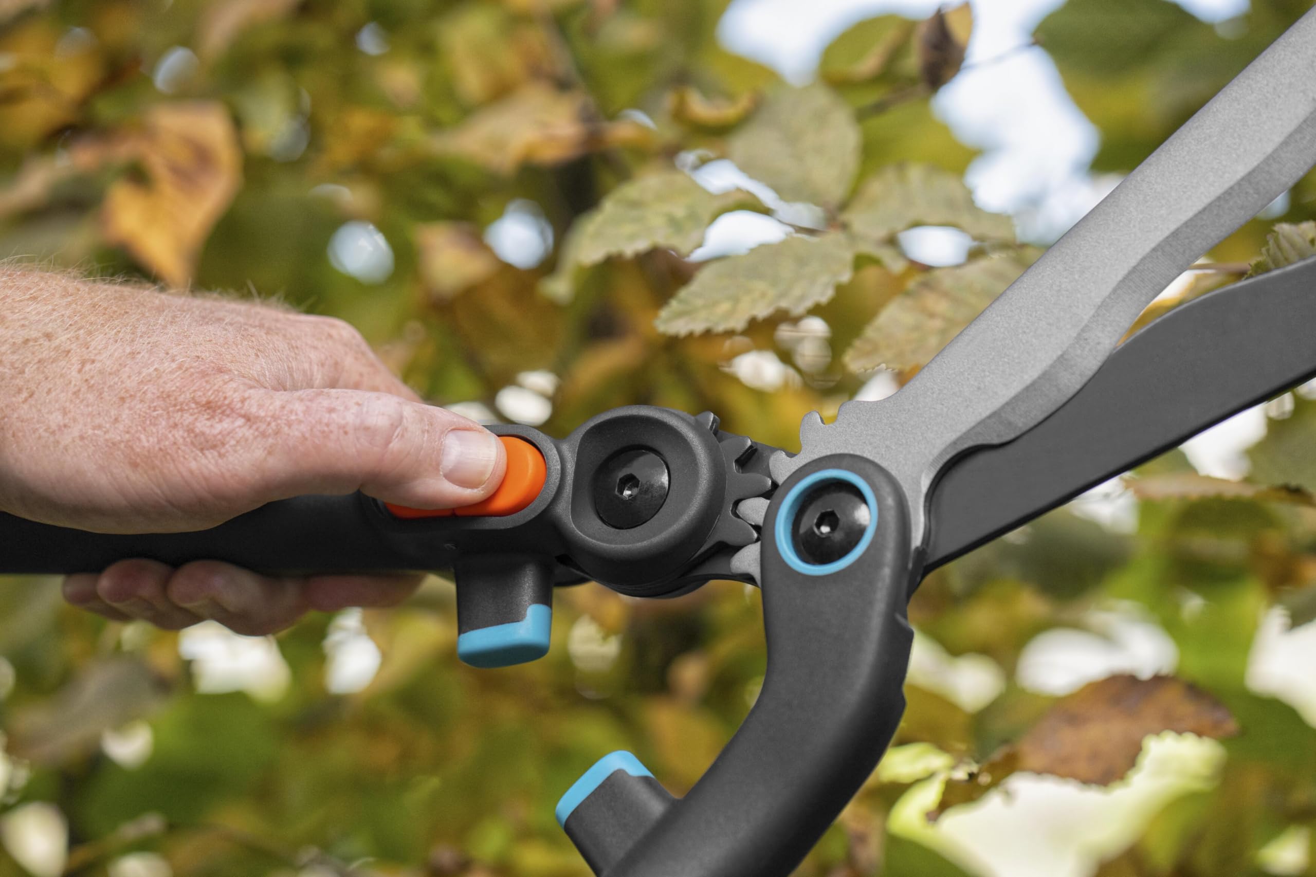 Gardena Heckenschere 2in1 EnergyCut: Mechanische Gartenschere mit 2-stufigem Getriebe, 23 cm, antihaftbeschichtete Präzisionsklingen, Stoßdämpfung (12303-20)