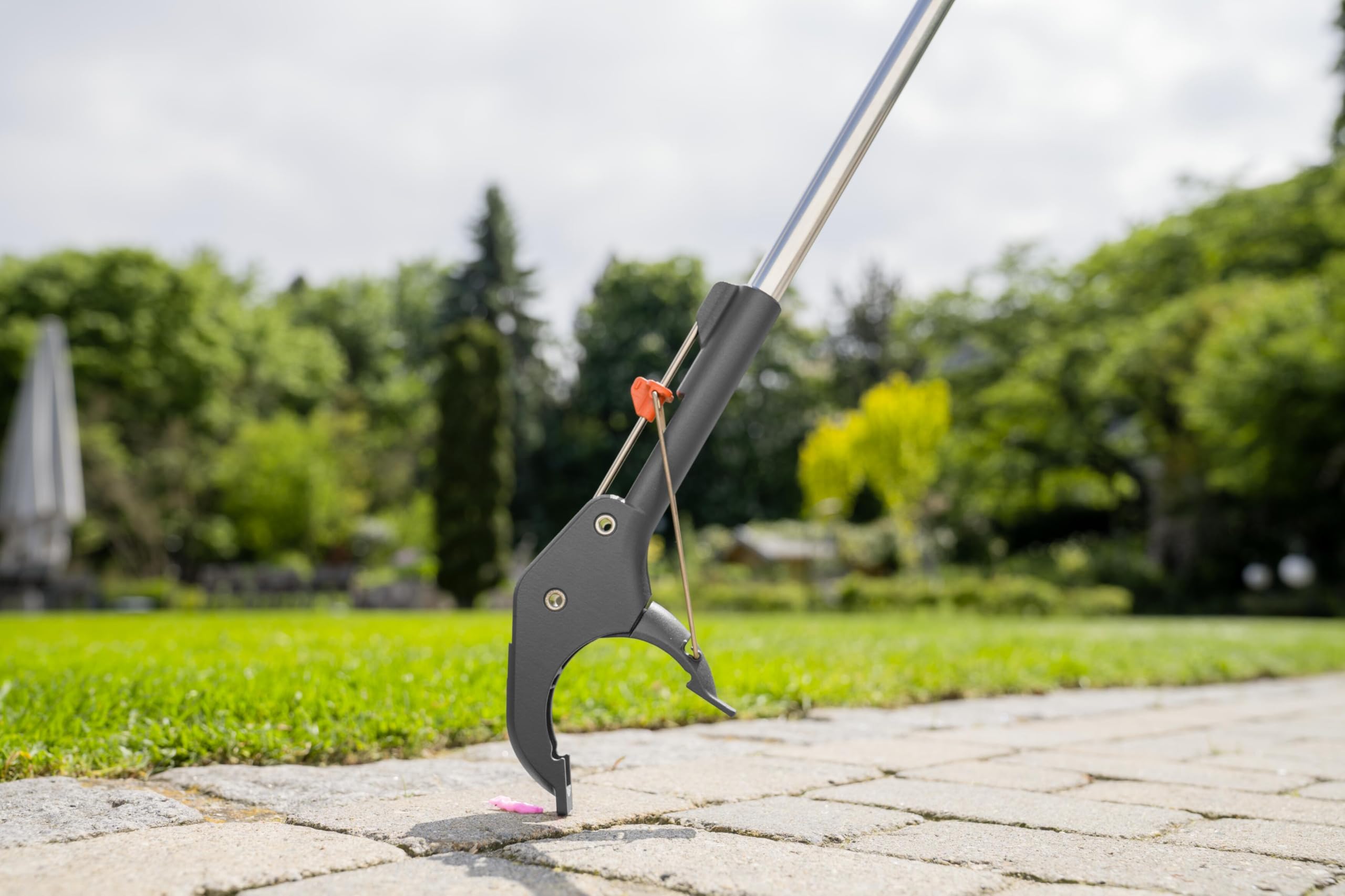 Gardena Greifer 4 in 1: ergonomische Greifzange, multifunktionales Gartengerät zum greifen, aufspießen, rechen und kratzen von Gartenabfällen (11700-88)