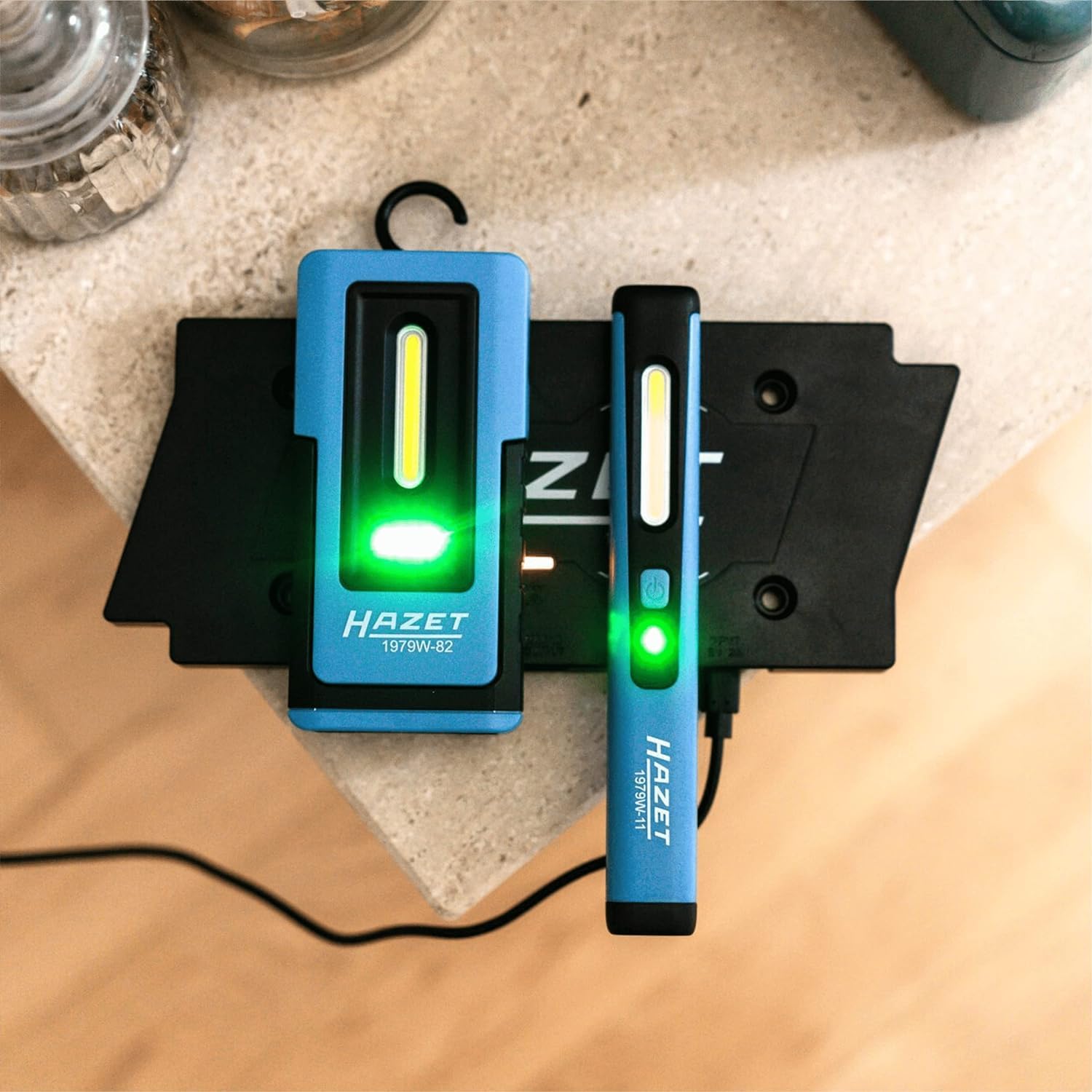 Hazet LED Lampen Set 1979NW/3 (3-teilig) I kleine und kompakte Werkstatt-Lampen mit hoher Leuchtleistung, stufenlos dimmbar, inkl. wireless charging pad mit Magnet-Haltefunktion