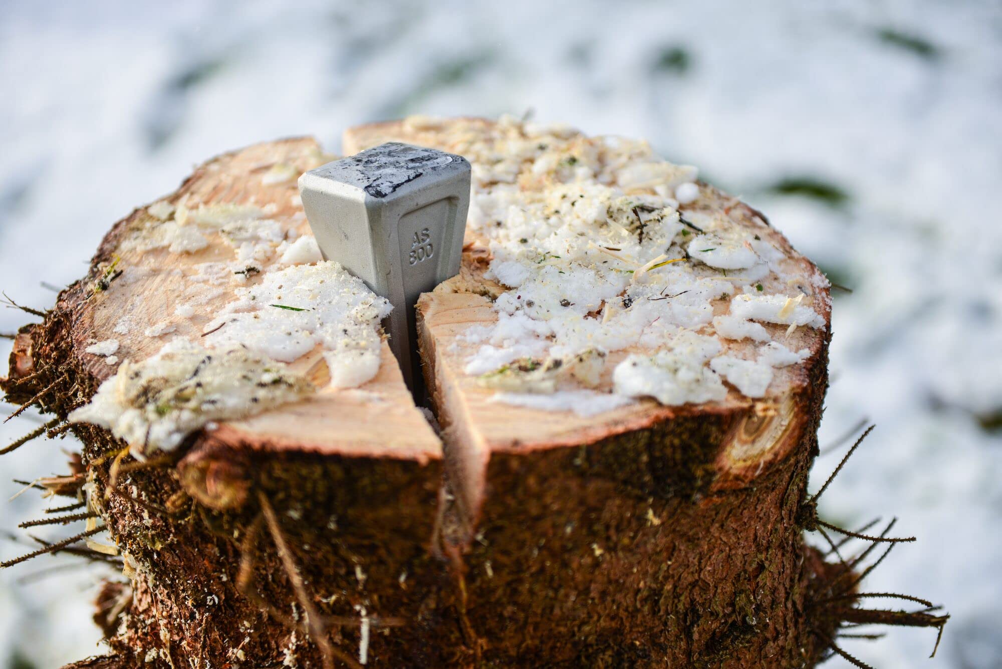 HAZET Spaltkeil 2132-2 I gedrehter splitterfester Keil aus Aluminium für gezieltes Eindringen in Holz und Aufspalten von Stämmen I geschmiedet I Gewicht: 0,8 Kg
