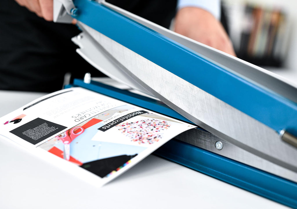 Dahle 561 Papierschneider mit Sicherheitsautomatik (Bis DIN A4, 35 Blatt Schneidleistung), 265 x 440 mm
