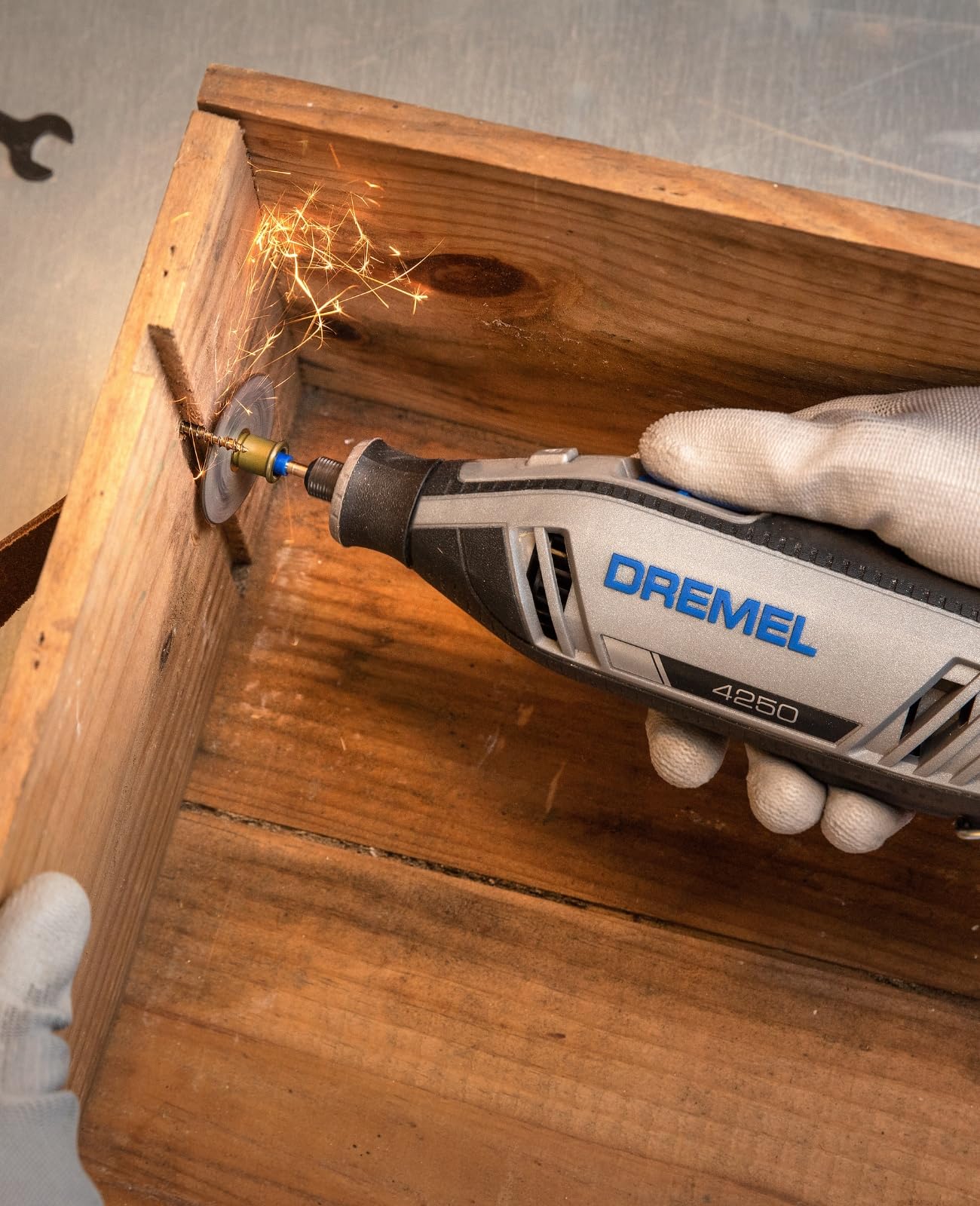 Dremel 4250 Rotationswerkzeug 175 W, Multifunktionswerkzeug-Set mit 35 Zubehören, 175-W-Motor mit Konstantelektronik, variable Drehzahl 5.000–35.000 1/min