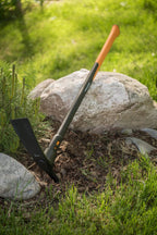Fiskars Kreuzhacke IsoCore L für grobe Arbeiten auf harten, steinigen Böden, Länge: 91 cm, Gewicht: 3,4 kg, Schwarz/Orange, 1020166