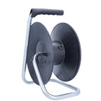 as - Schwabe Kunststoffkabeltrommel Leertrommel Ø285 mm für ca. 50 m Kabel, 4 Einbausteckdosen mit Klappdeckel 230V/16A, Thermoschutzschalter, IP20, Schwarz, 10208
