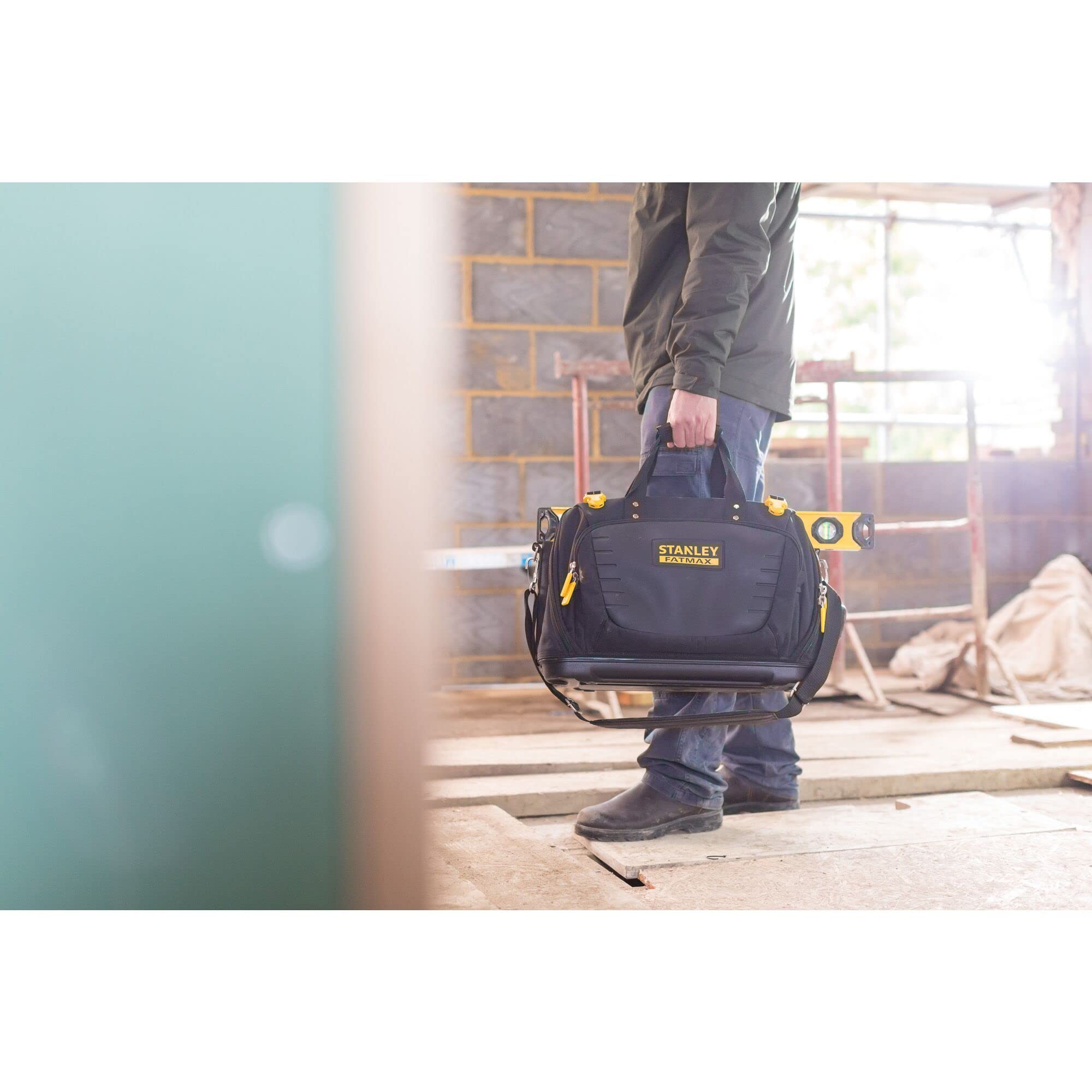 STANLEY FatMax Werkzeugtasche/Tragetasche für Werkzeug mit Fächern Quick Access (mit 4 Fächern, aus 600 x 600 Denier Nylon, mit Kunststoffboden & gepolstertem Schultergurt) FMST1-80147