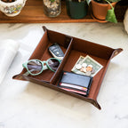 Londo Leder Taschenleerer - Vide Poche - Ledertablett Organizer, Praktische Aufbewahrungsbox - für Geldbörsen, Uhren, Schlüssel, Münzen, Handys und Büroausstattung