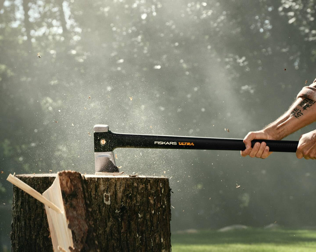 Fiskars Ultra Spaltaxt U32, Leistungsstarke Axt zum Spalten großer Holzstämme, ToughCoat-Beschichtung, Optimierte Balance, Karbonstahl-Klinge/FiberComp-Stiel, 81,5 cm, Schwarz, 1086011