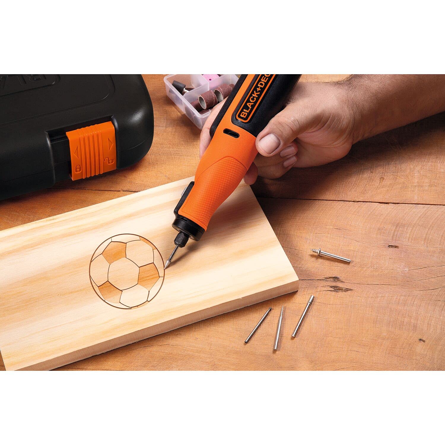 Black+Decker Akku-Multifunktionswerkzeug mit 52-tlg. Zubehör BCRT8IK (7.2V, 1.5Ah, Universal-Feinbohrschleifer mit Licht, zum Schneiden, Schleifen, Polieren und Schmirgeln, inkl. USB-Ladekabel + Box)
