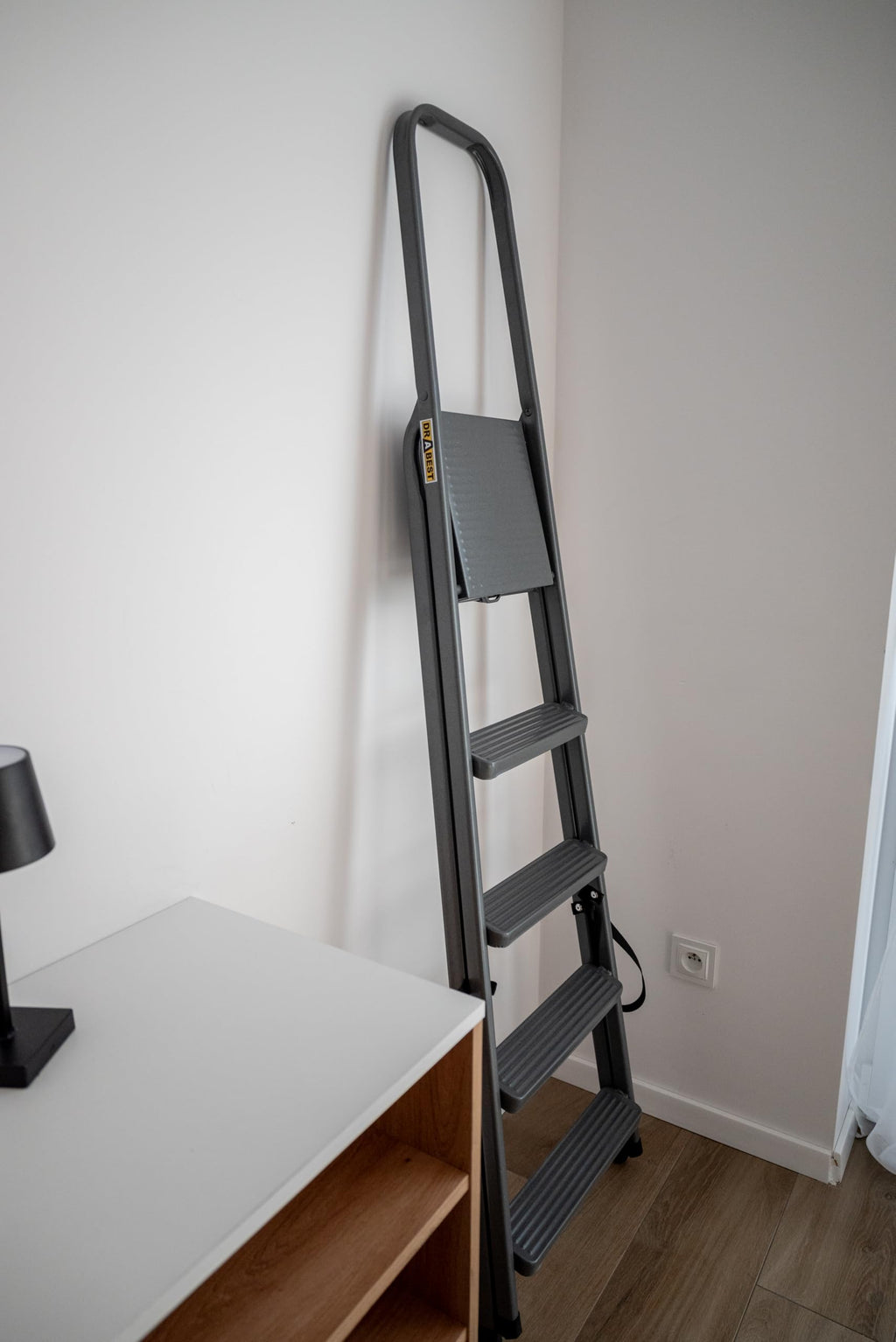 DRABEST - Stehleiter - mit 5 Stufen - bis 125 kg belastbar - 1,73 m lang - Arbeitshöhe 3 m - Trittleiter, Bockleiter aus Stahl pulverbeschichtet - für Haushalt, Malerarbeiten - Grau