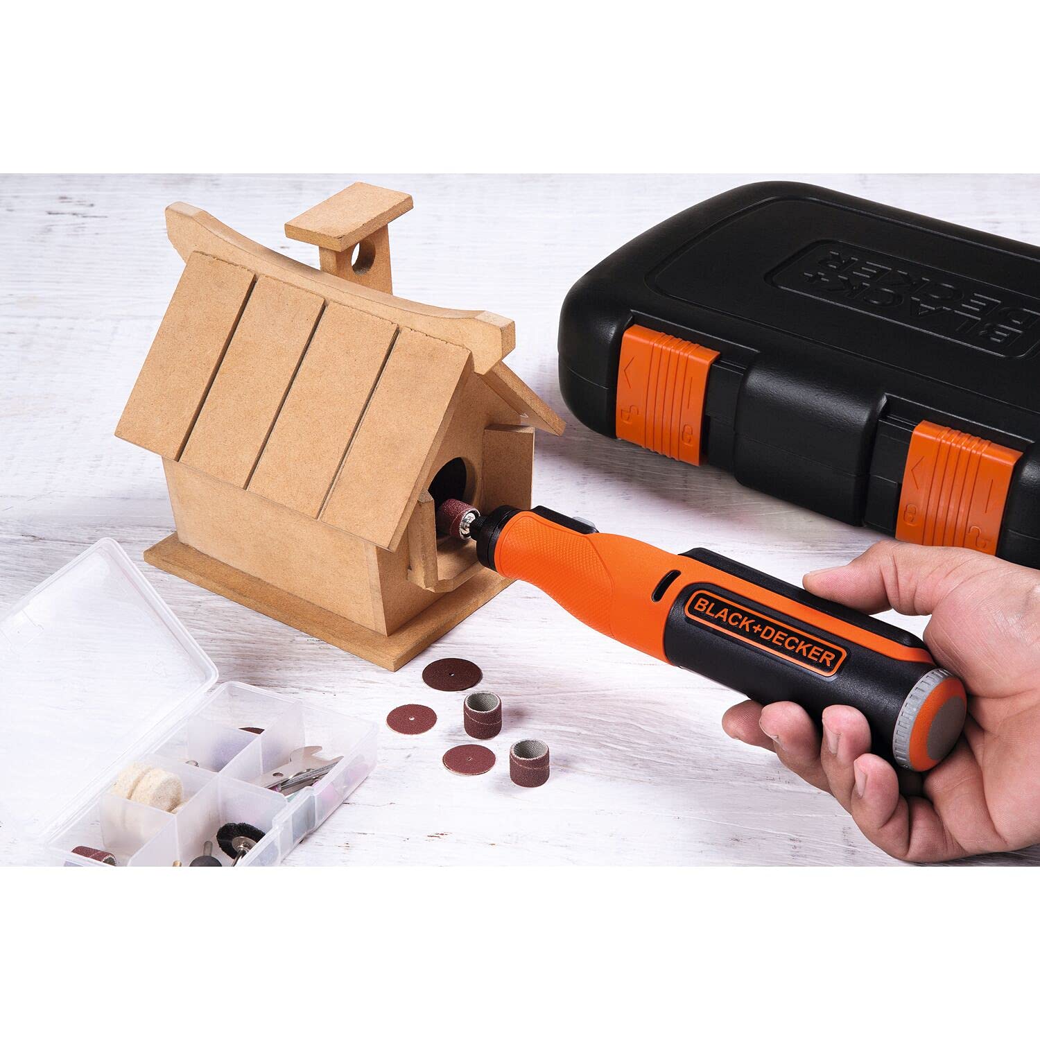Black+Decker Akku-Multifunktionswerkzeug mit 52-tlg. Zubehör BCRT8IK (7.2V, 1.5Ah, Universal-Feinbohrschleifer mit Licht, zum Schneiden, Schleifen, Polieren und Schmirgeln, inkl. USB-Ladekabel + Box)