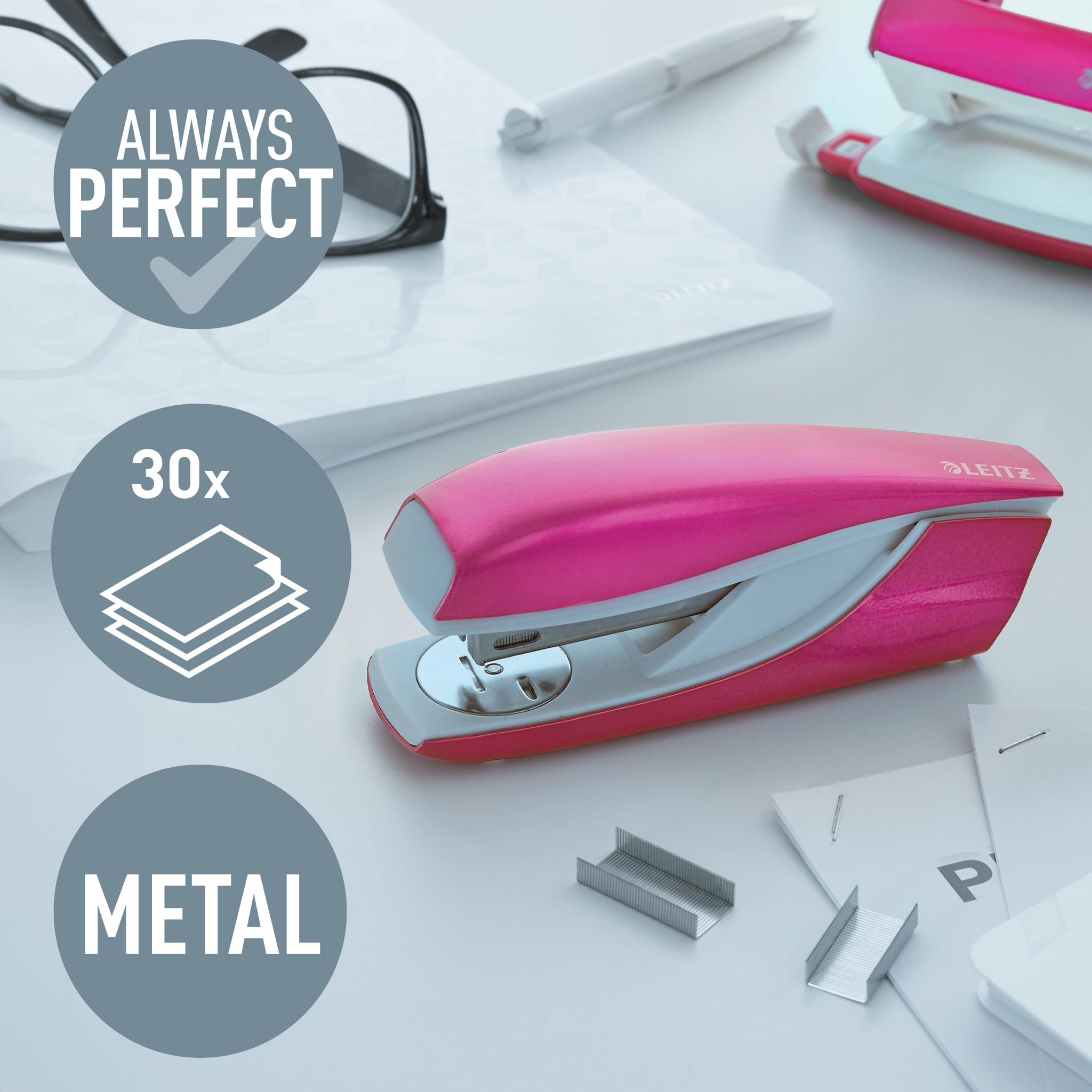 Leitz Heftgerät, 30 Blatt Tacker mit 200 Heftklammern, Hefter aus Metall mit Kunststoffelementen, WOW Serie, Pink, 55021023