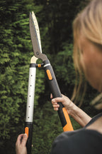 Fiskars SmartFit Teleskop-Heckenschere, Antihaftbeschichtet, Hochwertige Stahl-Klingen, Länge: 68 bis 93 cm, Schwarz/Orange, HS86, 1013565