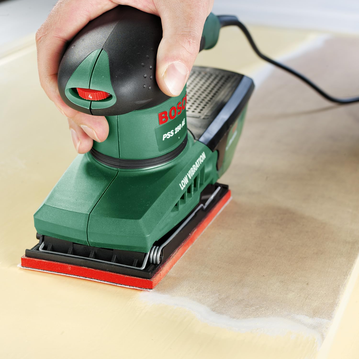 Bosch Schleifmaschine PSS 250 AE (250 Watt, Schwingkreis 2 mm, Schleiffläche 167 cm2, im Koffer)