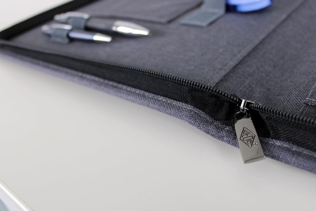 WEDO A4 Schreibmappe mit Reißverschluss – universelle Writing Case & Organizer – Einschub von vier Seiten (auch für Linkshänder) – zahlreiche Fächer & Stifthalter – Polyester, grau