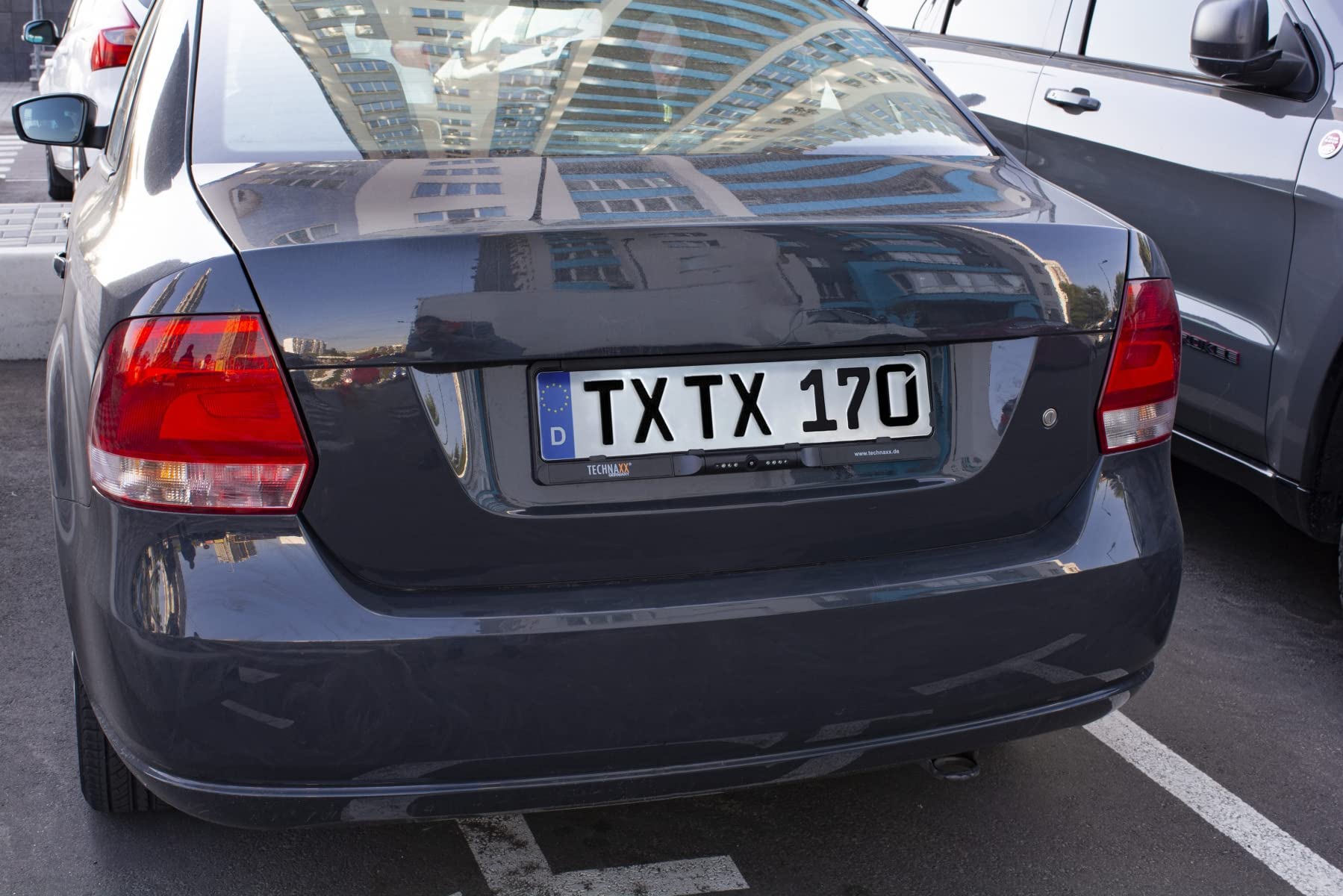 Technaxx Funk-Rückfahrkamera für das Auto in der Kennzeichenhalterung TX-170-4,3" TFT-LCD-Monitor, IR-LED für Nachtsicht bis zu 2m, einstellbare Kamerausrichtung 114° Sichtfeld 135°