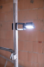 Brennenstuhl klemmbarer LED Arbeitsstrahler CL 1050 MA (10W, 950lm, IP65, Akku LED Arbeitsleuchte mit Neigungswinkel, USB, Powerbank, Engineered in Germany)
