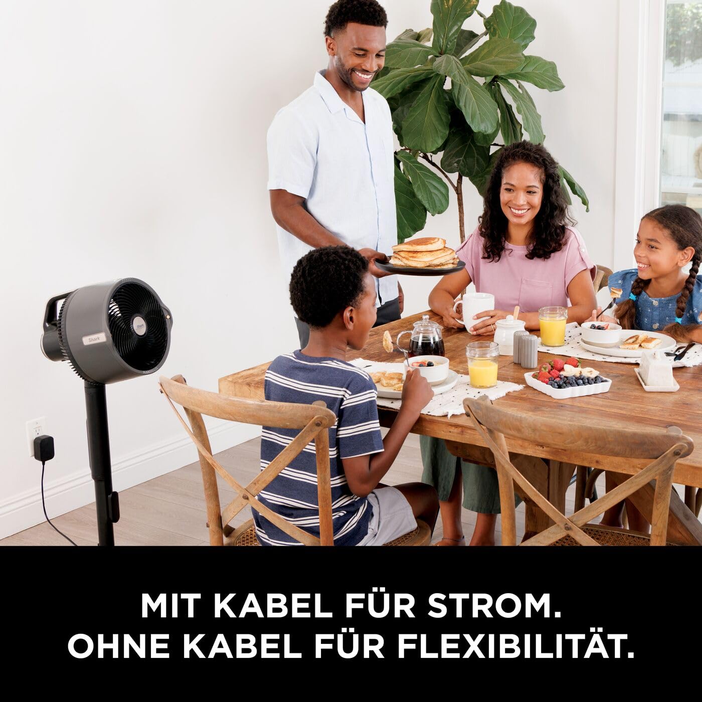Shark FlexBreeze Pro Mist Akku-Ventilator für innen und außen mit Sprühsystem, tragbarer Sprühtank, 20 m, Stand- & Tischventilator, 5 Geschwindigkeitsstufen, leise, Fernbedienung, Anthrazit FA300EU