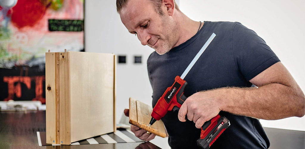Einhell Akku-Heißklebepistole TE-CG 18 Li - Solo Power X-Change (Lithium-Ionen, in 120 Sekunden einsatzbereit, inkl. 5 Klebestifte + Flachklebedüse, ohne Akku und Ladegerät)
