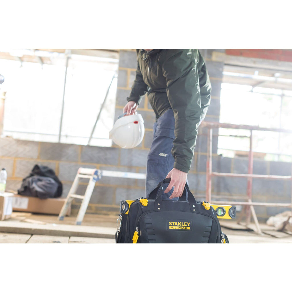 STANLEY FatMax Werkzeugtasche/Tragetasche für Werkzeug mit Fächern Quick Access (mit 4 Fächern, aus 600 x 600 Denier Nylon, mit Kunststoffboden & gepolstertem Schultergurt) FMST1-80147