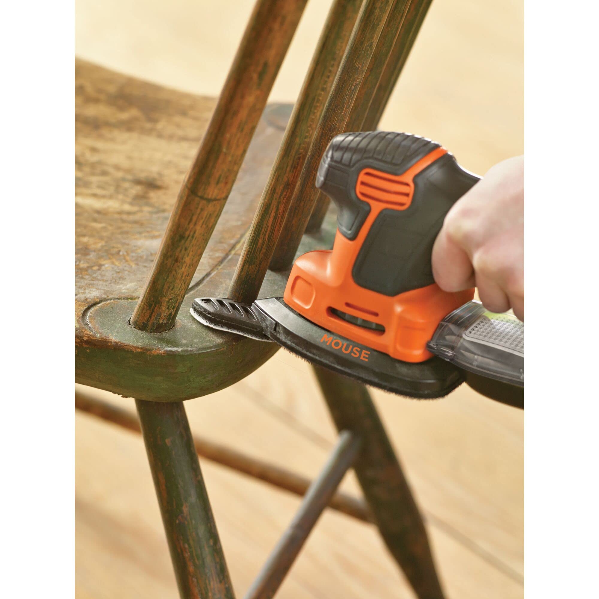 BLACK+DECKER Dreieckschleifer Mouse- Kraftvolle Schleifmaschine mit Staubfangbehälter inkl. Mikrofilter - Für das Abschleifen selbst an schwer zugänglichen Stellen - 1 x Schleifer 120 W - KA2000