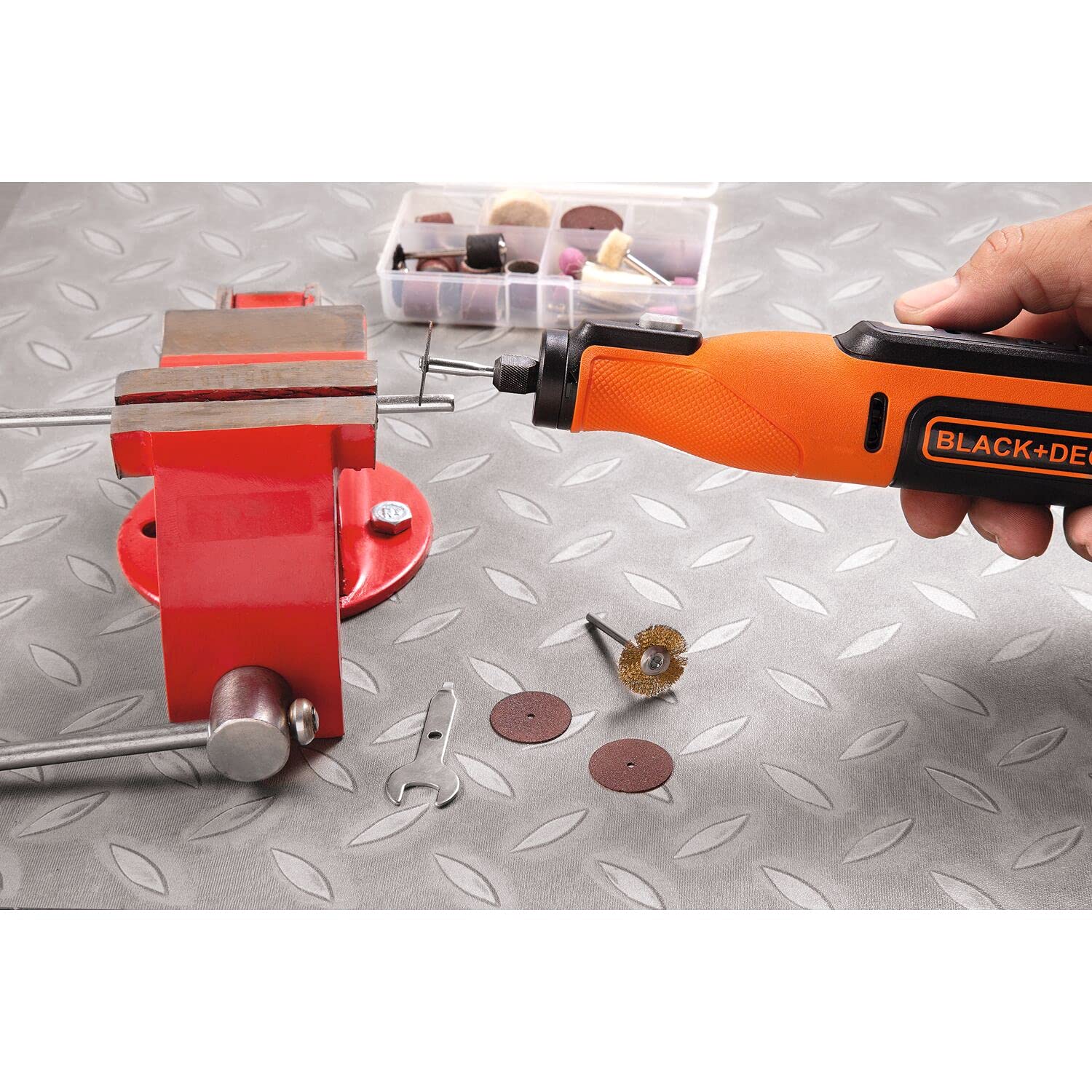 Black+Decker Akku-Multifunktionswerkzeug mit 52-tlg. Zubehör BCRT8IK (7.2V, 1.5Ah, Universal-Feinbohrschleifer mit Licht, zum Schneiden, Schleifen, Polieren und Schmirgeln, inkl. USB-Ladekabel + Box)