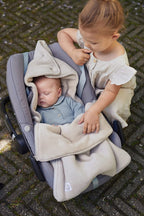 Jollein Fußsack Basic Knit Nougat - Für Babyschale Kinderautositz Gruppe 0+ und Kinderwagen - Für 3-Punkt- und 5-Punkt-Gurt - Strickmuster und Fleece Futter - Beige
