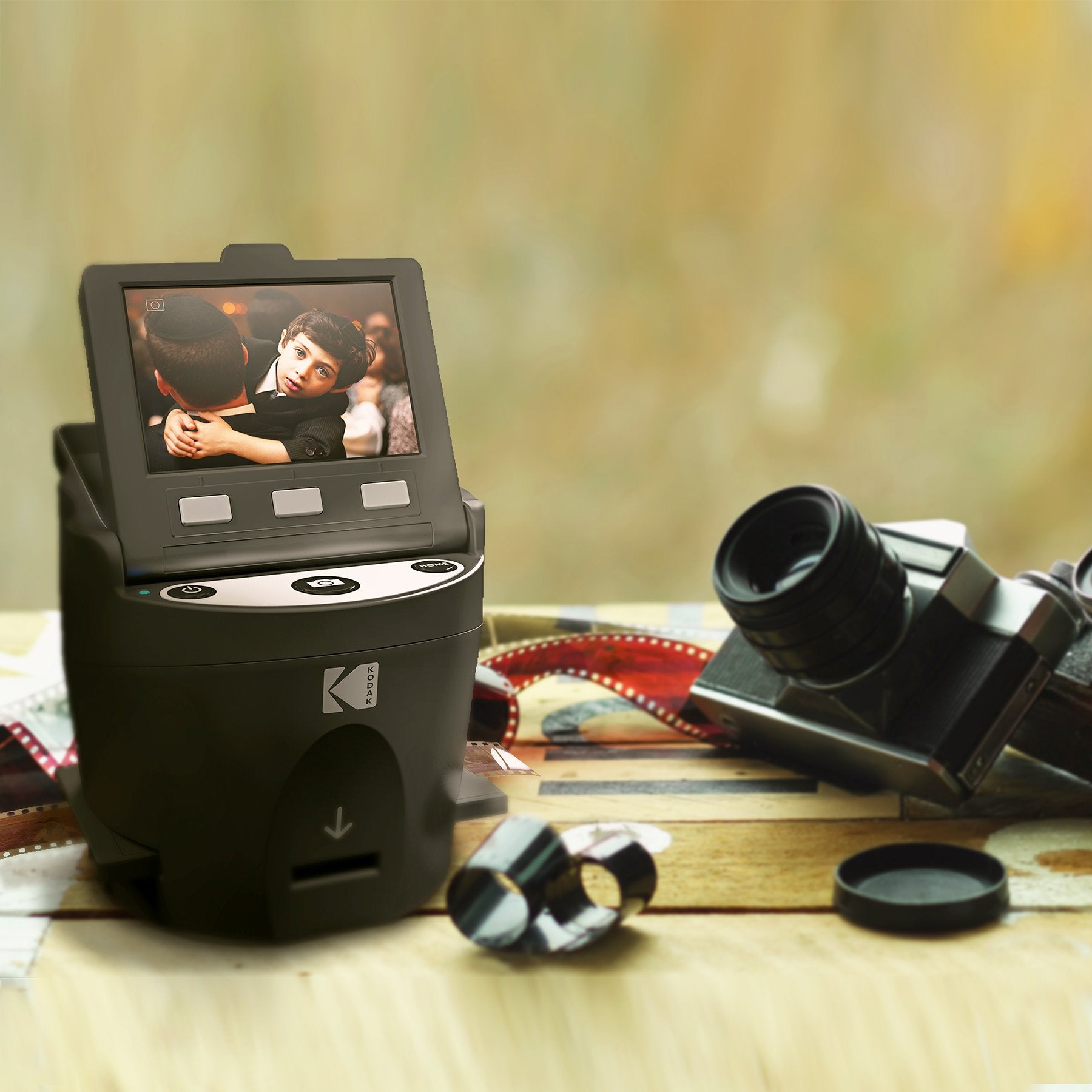 KODAK Digital Film Scanner, Konvertiert Negative und Filmdias 35mm, 126, 110, Super 8 und 8mm in JPEG inkl. großem neigbarem 3,5-Zoll-LC-Display und EasyLoad-Filme RODFS35 Schwarz