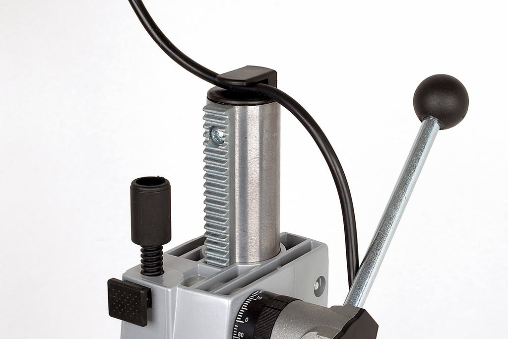 wolfcraft Bohrständer - Verstellbare Halterung für Bohrmaschinen - zum exakten & sicheren Bohren auf Flächen, Leisten & Rundmaterial - 5027000