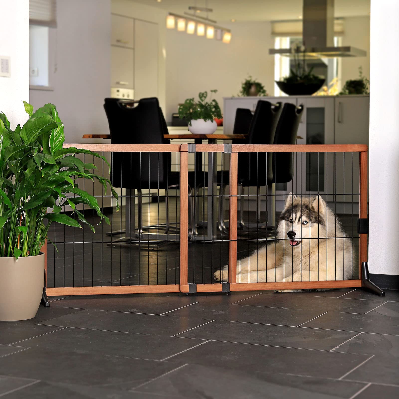 lionto Hundeschutzgitter längenverstellbar, Welpenschutzgitter aus attraktivem Pinienholz sorgt für Sicherheit, Höhe 70 cm, Robustes Absperrgitter für Treppen/Türen, einfacher Aufbau, braun/schwarz