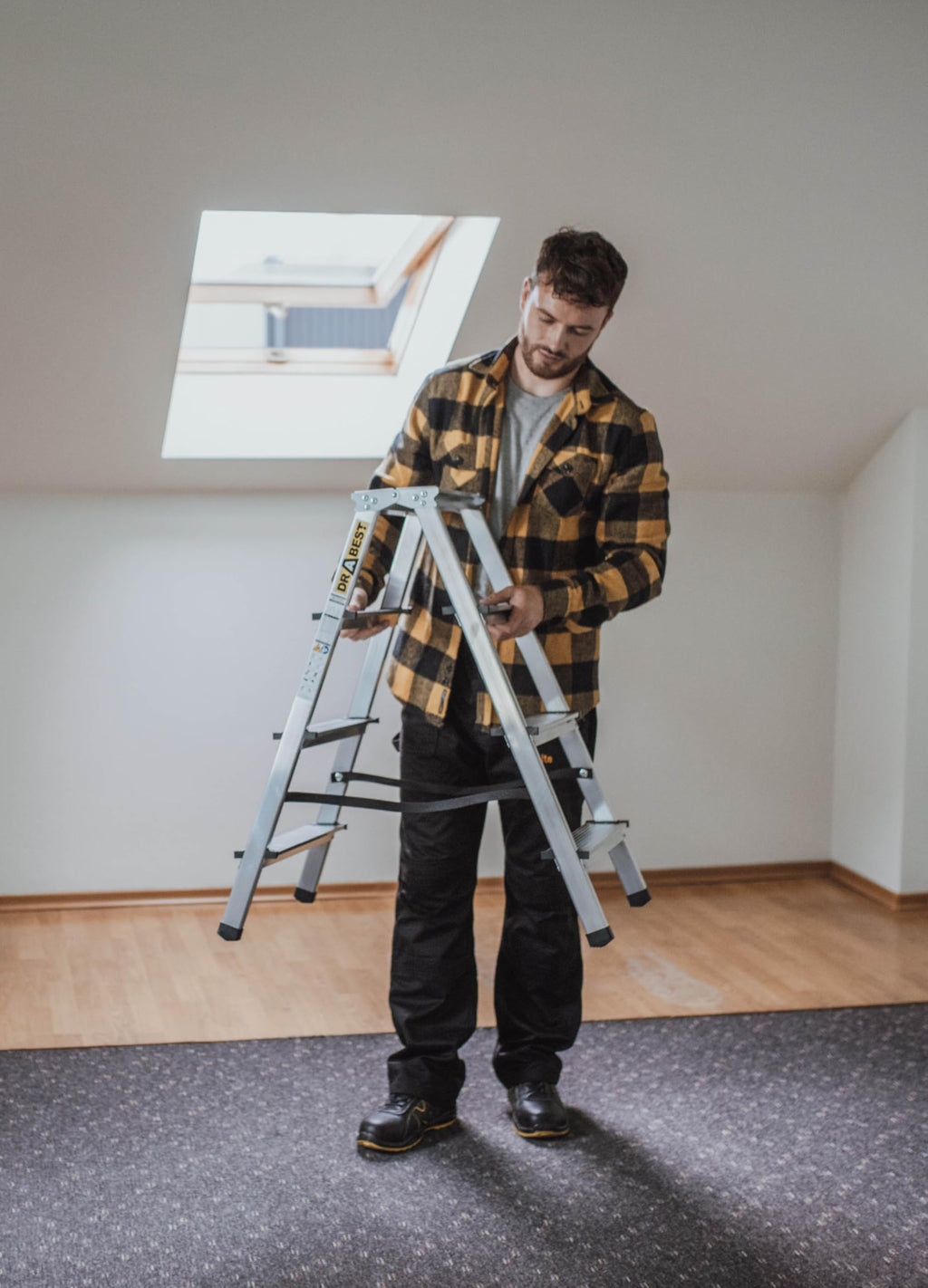 DRABEST Trittleiter Klapptritt Alu Leiter 2 x 4 Stufen Beidseitig Mehrzweckleiter Hausleitern bis 125 kg Belastbar Leiter