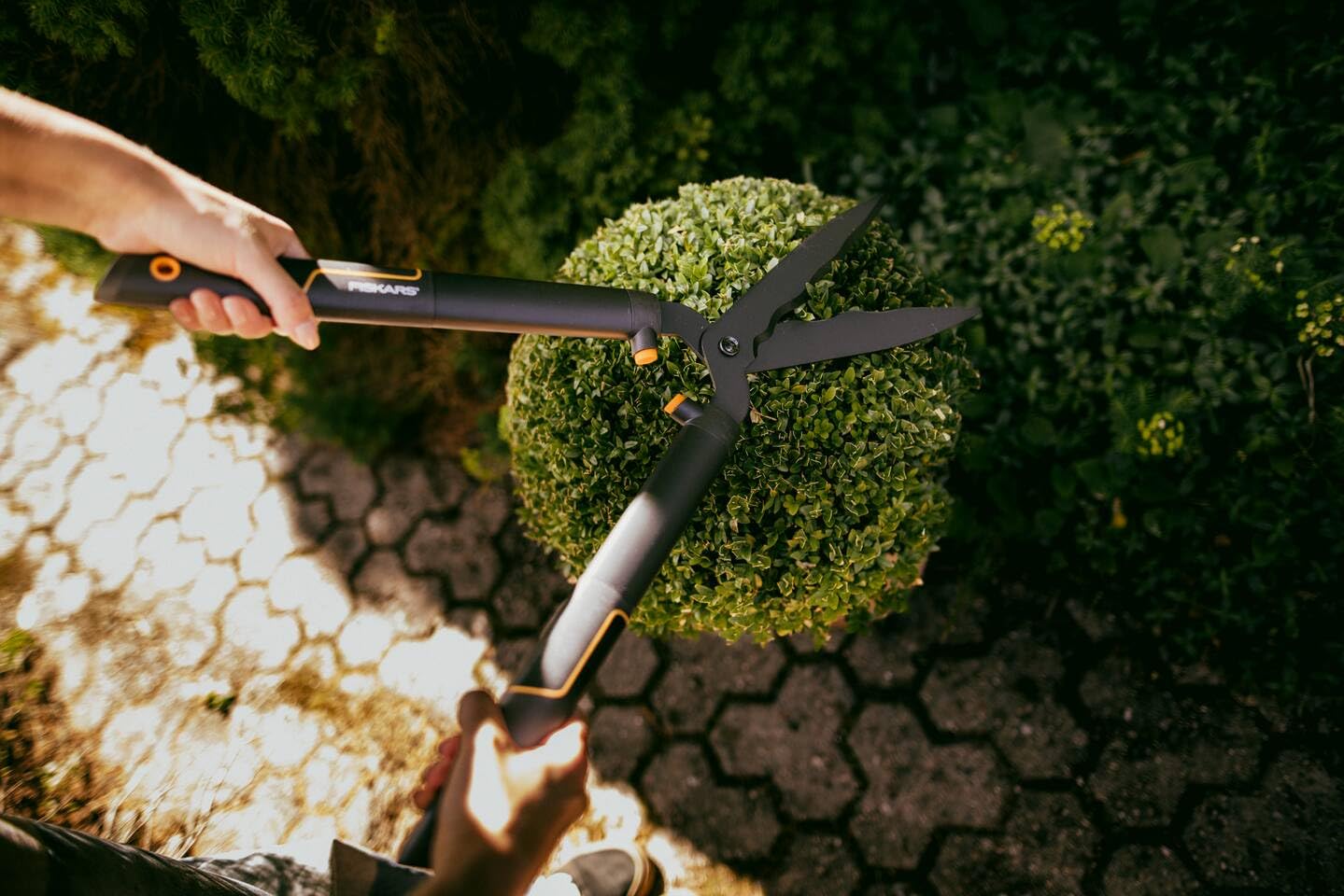 Fiskars SingleStep Heckenschere, Mit Wellenschliff, Hochwertige Stahl-Klingen, Länge 60 cm, Mattschwarz, HS22, 1001433