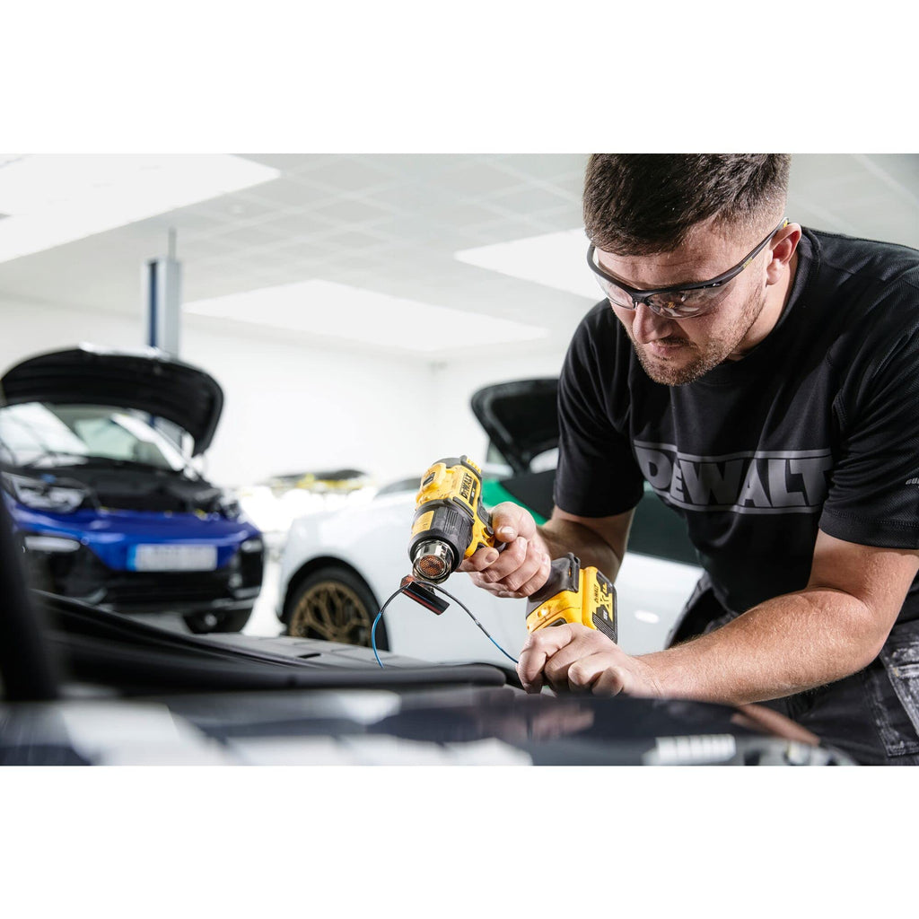 Dewalt 18 Volt Akku-Heißluftpistole DCE530N (2 Gebläse- und Temperaturstufen, arretierbarer Schalter für Dauerbetrieb, standfeste Stellfläche, Flächen- und Reflektordüse, ohne Akku und Ladegerät)