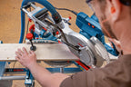 Bosch Professional Kapp- und Gehrungssäge GCM 305-254 D (schneidet bis zu 90 x 305mm, inkl. 1x Kreissägeblatt, 2x Werkstückauflage, Staubbeutel, Klemme)