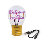 Legami - Glühbirnenförmige Tischlampe, wiederaufladbar mit USB Kabel, kabellos, Glühbirnen Fiktion, Believe in Magic Thema, 6,8 x 10,3 cm
