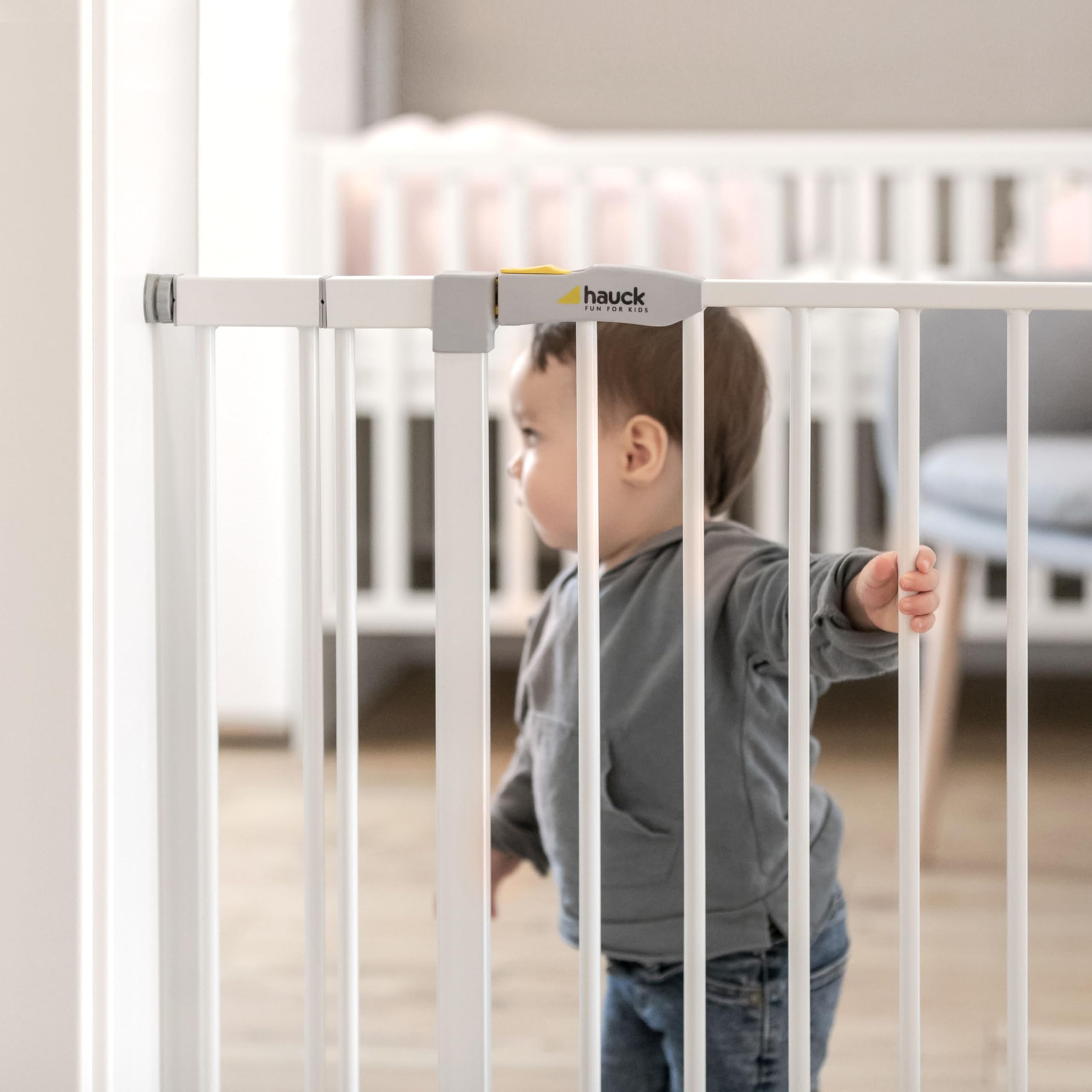 hauck Open N Stop KD + 9 cm Verlängerung, Weiß - Schutzgitter für Türen & Treppen, Breite Verstellbar 84-89 cm, 77 cm Hoch, ohne Bohren, für Kinder & Hunde, Einhändiges Öffnen in beide Richtungen