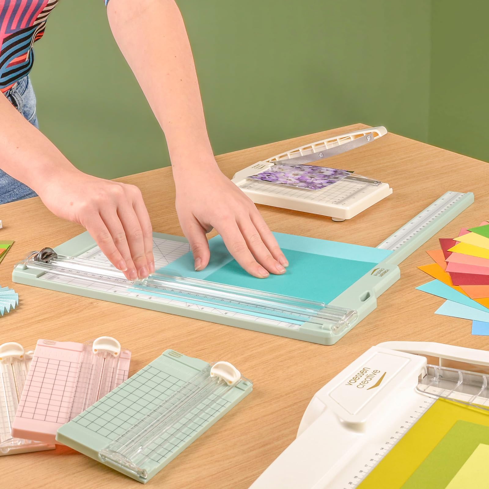 Vaessen Creative Papierschneider Mit Falzbrett 15x30,5cm, Mintgrün, für Scrapbooking und Karten Basteln