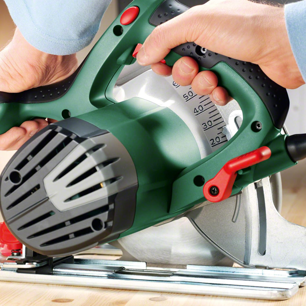 Bosch Kreissäge PKS 66 AF (Präzises Sägen in Holz, 1600 Watt; max. Schnitttiefe 66 mm; 3 tlg. Führungsschienenset)