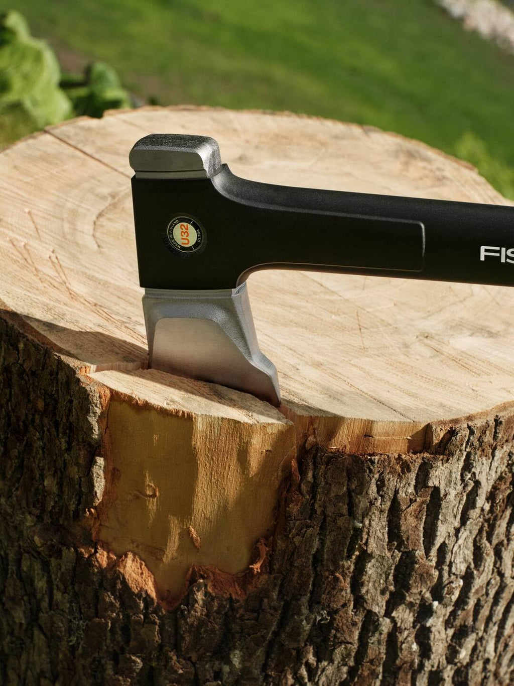 Fiskars Ultra Spaltaxt U32, Leistungsstarke Axt zum Spalten großer Holzstämme, ToughCoat-Beschichtung, Optimierte Balance, Karbonstahl-Klinge/FiberComp-Stiel, 81,5 cm, Schwarz, 1086011