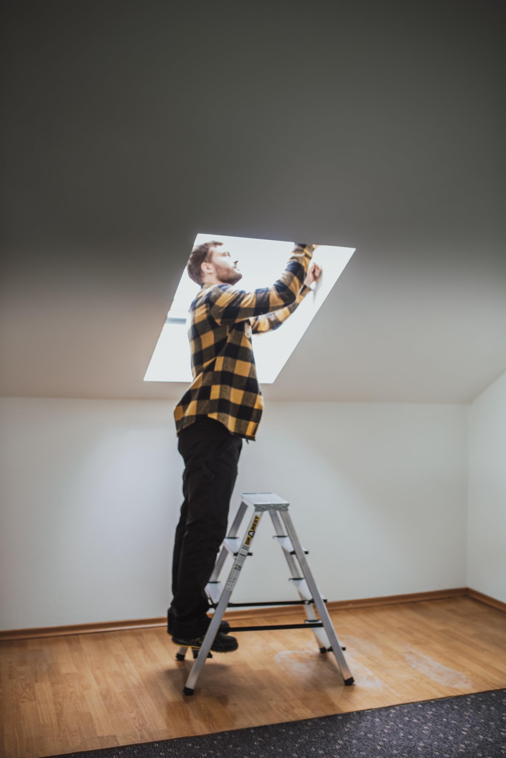 DRABEST Trittleiter Klapptritt Alu Leiter 2 x 4 Stufen Beidseitig Mehrzweckleiter Hausleitern bis 125 kg Belastbar Leiter