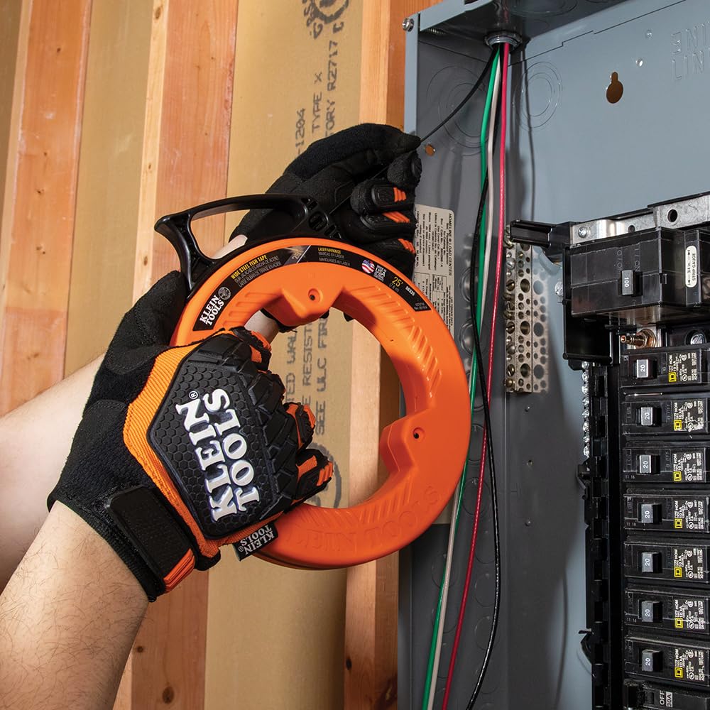 Klein Tools 56335 | Einziehband Federstahl 7,6 m | Elektriker Kabel-Einziehband mit Markierungen alle 30 cm | Strapazierfähig und flexibel | Griffiges, kompaktes Ziehband