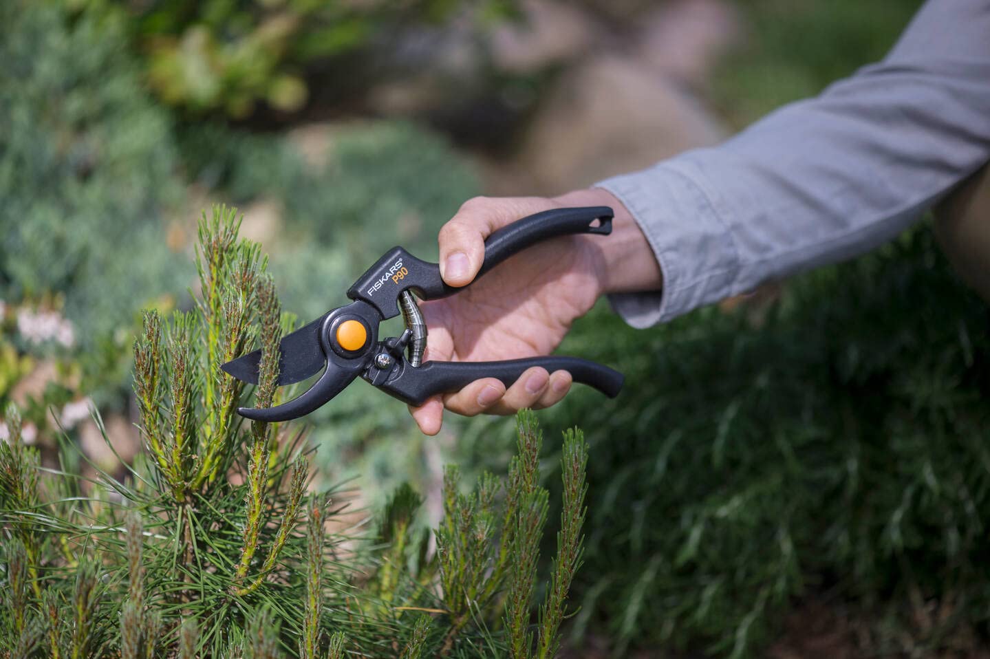 Fiskars Bypass-Gartenschere für frische Äste und Zweige, Antihaftbeschichtet, Hochwertige Stahl-Klingen, Länge: 22,5 cm, Schwarz/Orange, Pro, P90, 1001530