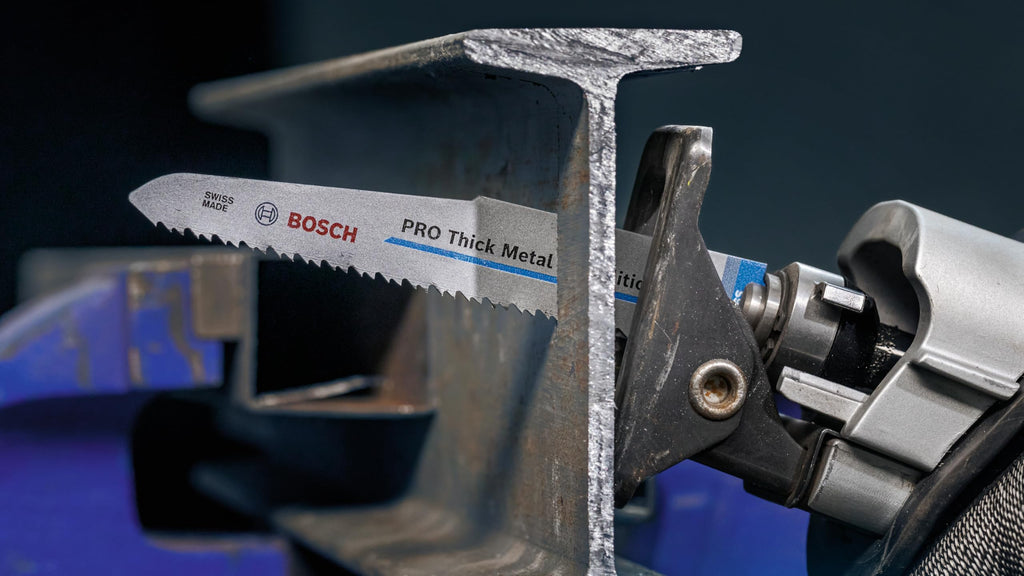 Bosch 5x PRO Thick Metal S1130CF Demolition Säbelsägeblatt (für Rohre und Profile aus Metall, Nichteisenmetalle, Länge 225 mm, Professional Zubehör Säbelsäge)