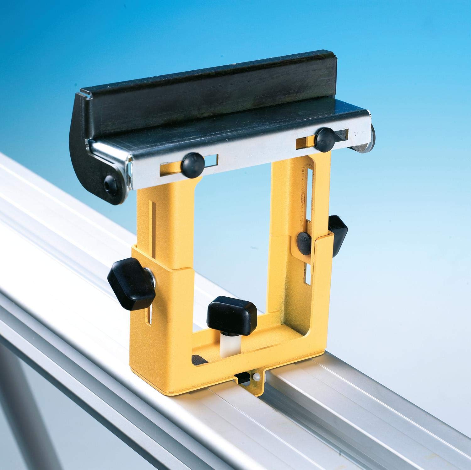 DeWalt Universal-Untergestell/ Sägen-Untergestell (passend für Paneel-, Kapp- und Gehrungssägen, leichte Aluminiumkonstruktion, einfacher Transport, Teleskop-Auszug, Klappanschlag) DE7023, DEWALT DE7023-XJ - Banco de trabajo de alto rendimiento para Ingle