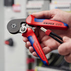 KNIPEX Selbsteinstellende Crimpzange für Aderendhülsen mit Seiteneinführung in Blistermit Mehrkomponenten-Hüllen 180 mm, 97 53 14 SB