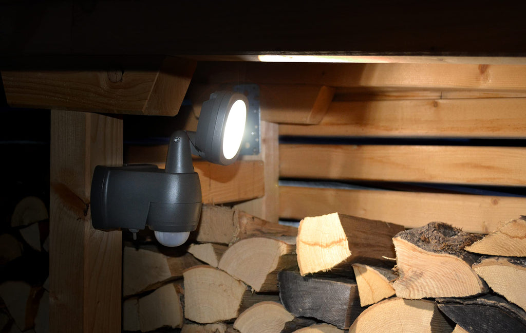 Brennenstuhl Batterie LED Strahler LUFOS/Kabelloser LED Außen-Strahler mit Batterie und Bewegungsmelder (mit 8 Marken LEDs, 440 Lumen, für außen IP44, mit zusätzlicher Funktionseinstellung)