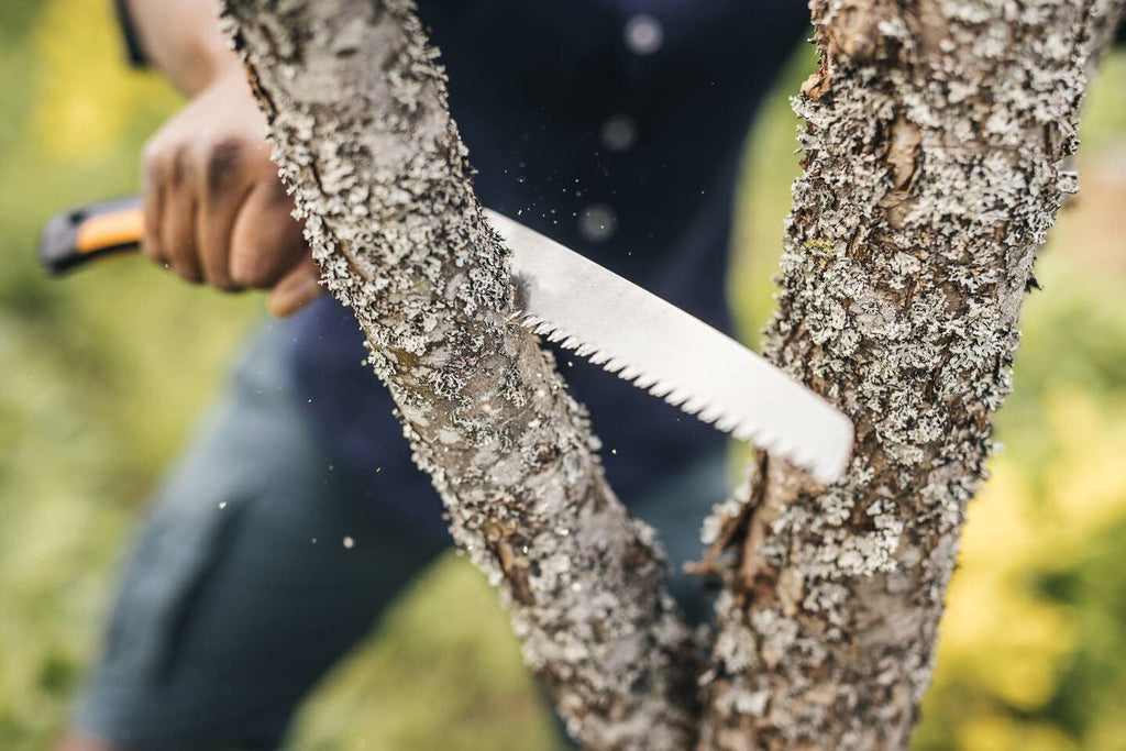 Fiskars Plus Klappsäge, Für dicke Stämme und Äste, 3 Schneidpositionen, Scharfes Power Tooth-Blatt, Grobzahnung, Blattlänge: 21 cm, Schwarz/Orange, SW69, 1067553