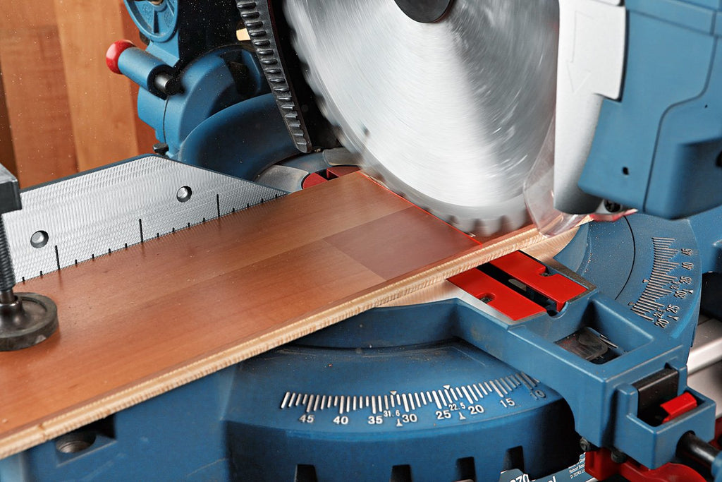 Bosch Professional Kappsäge / Kombinationssäge GTM 12 JL (Sägeblatt-Ø: 305mm , inkl. 1x Kreissägeblatt, Schiebestock)