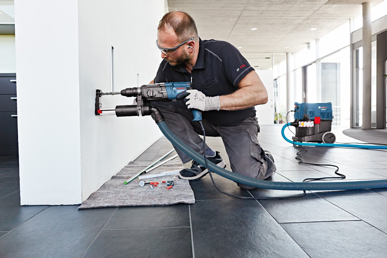 Bosch Professional Staubabsaugung GDE 16 Plus (max. 16mm Bohr-Ø, 120mm maximale Bohrtiefe, kompatibel mit allen 2- und 3-kg-Bosch-SDS plus-Hämmern mit 50mm Spannhals)