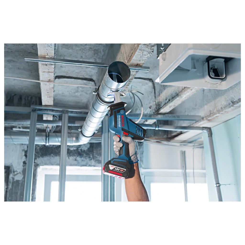 Bosch Professional 18V System Akku Säbelsäge GSA 18 V-LI C (Compact Version, inkl. 3x Säbelsägeblatt, ohne Akku/Ladegerät, L-BOXX)