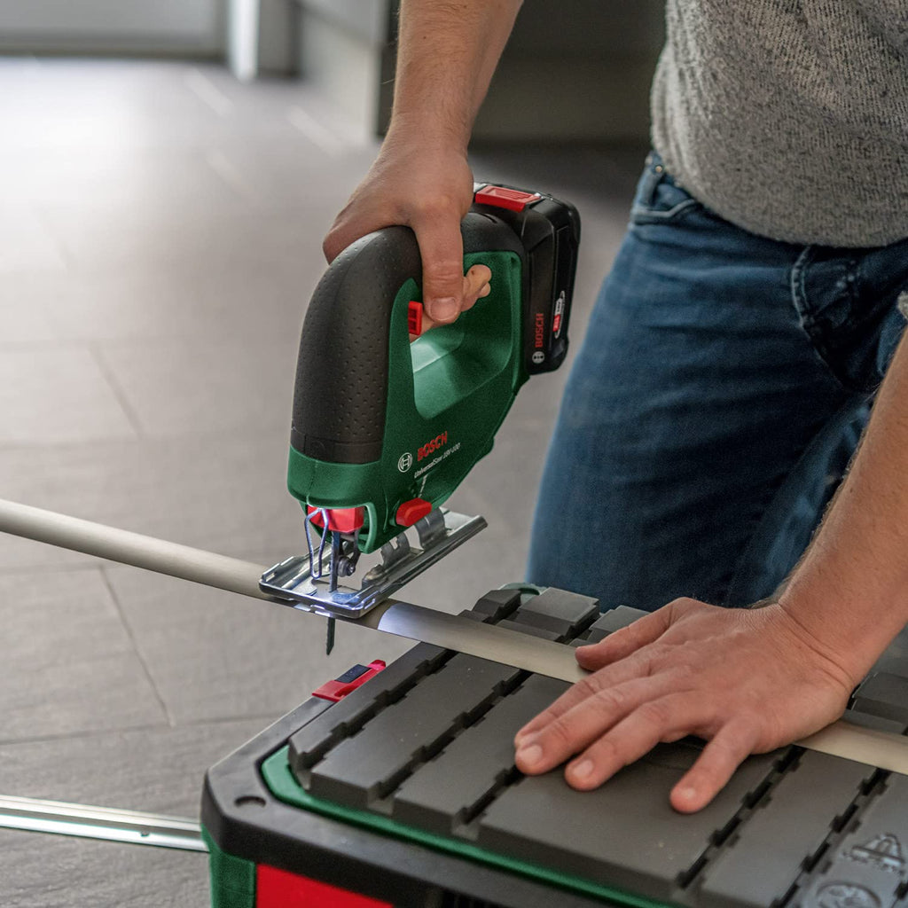 Bosch Akku Stichsäge UniversalSaw 18V-100 (ohne Akku, 18 Volt System, 15 tlg. Stichsägeblatt-Set, im Karton) – Amazon Edition
